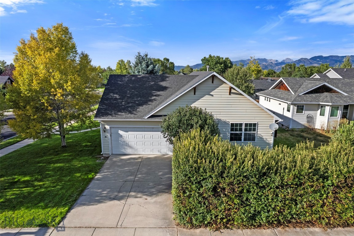 738 N Aster Avenue