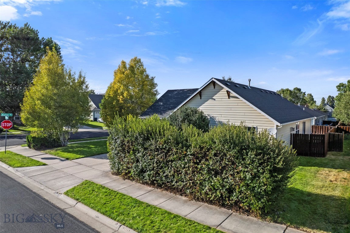 738 N Aster Avenue