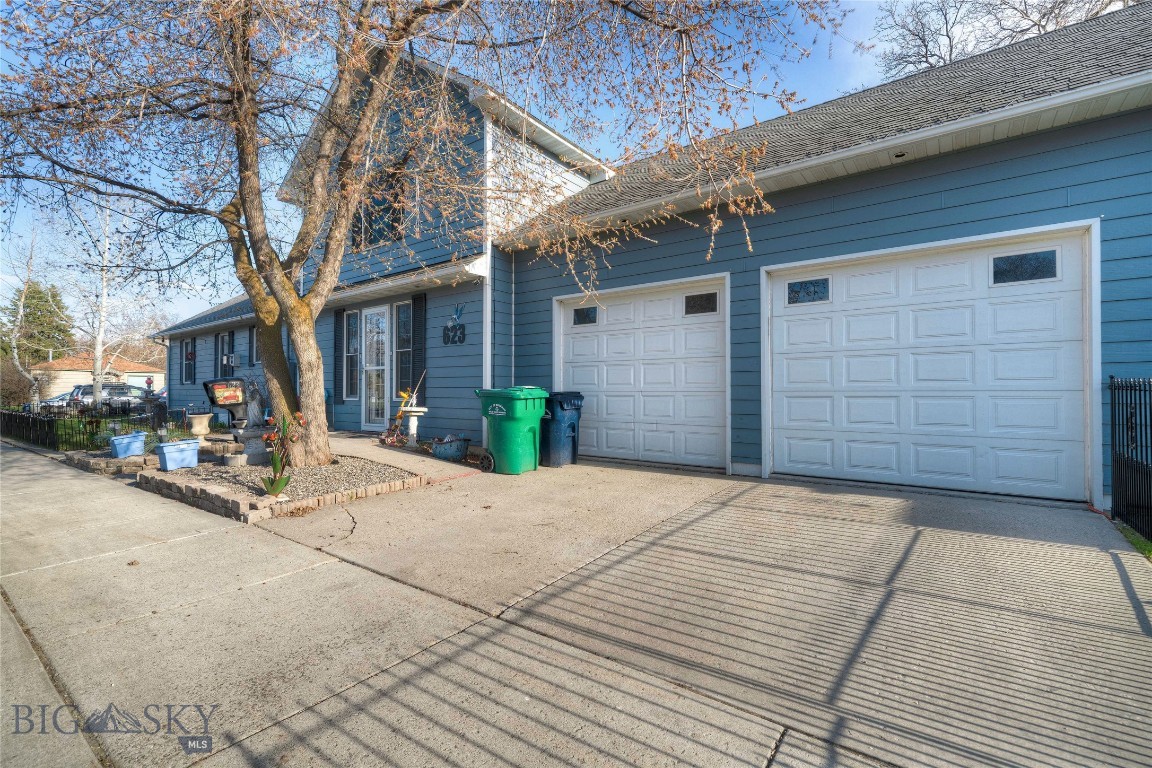 623 N Grand Avenue