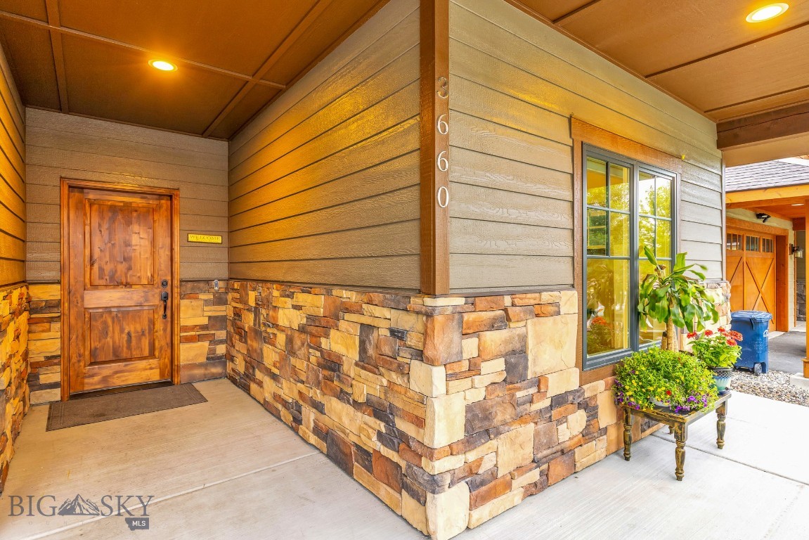 3660 Lolo Way