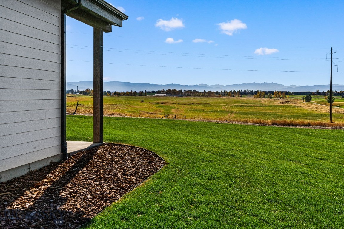 38 Horseshoe Loop