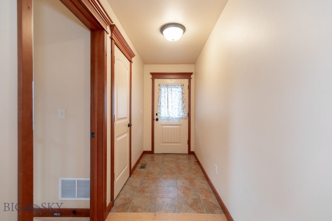 1095 Cottonwood Road