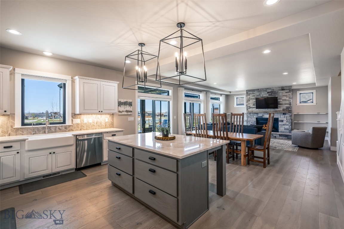950 White Horse Loop