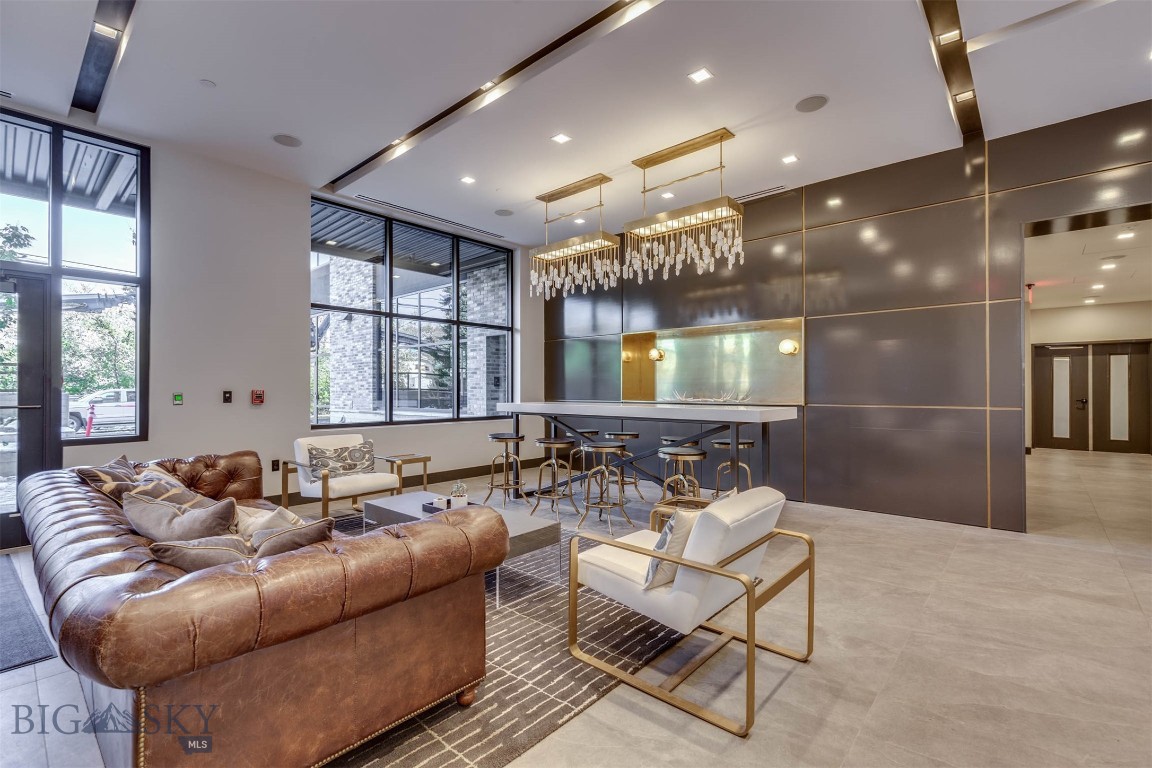 5 W Mendenhall 506