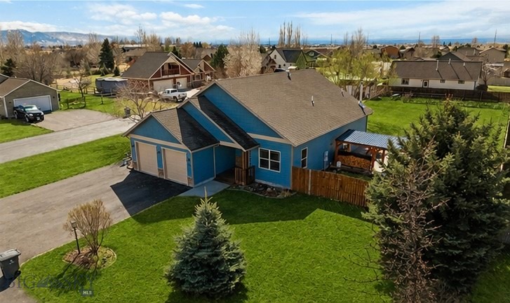 102 W Tobiano Trail