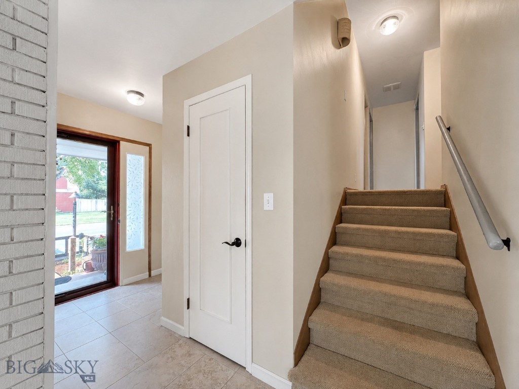 1211 S Black Avenue