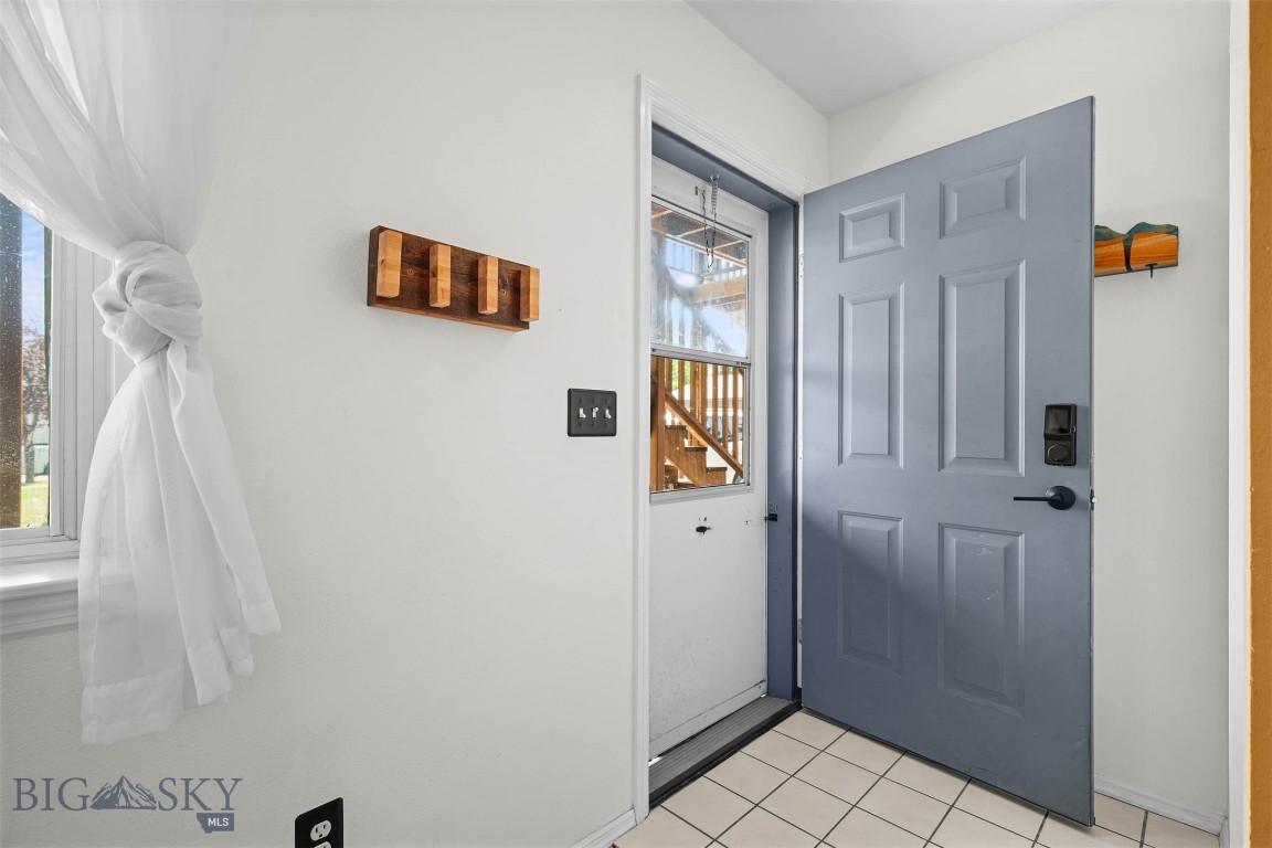 111 S Yellowstone Avenue 4