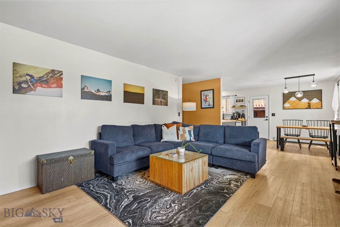 111 S Yellowstone Avenue 4
