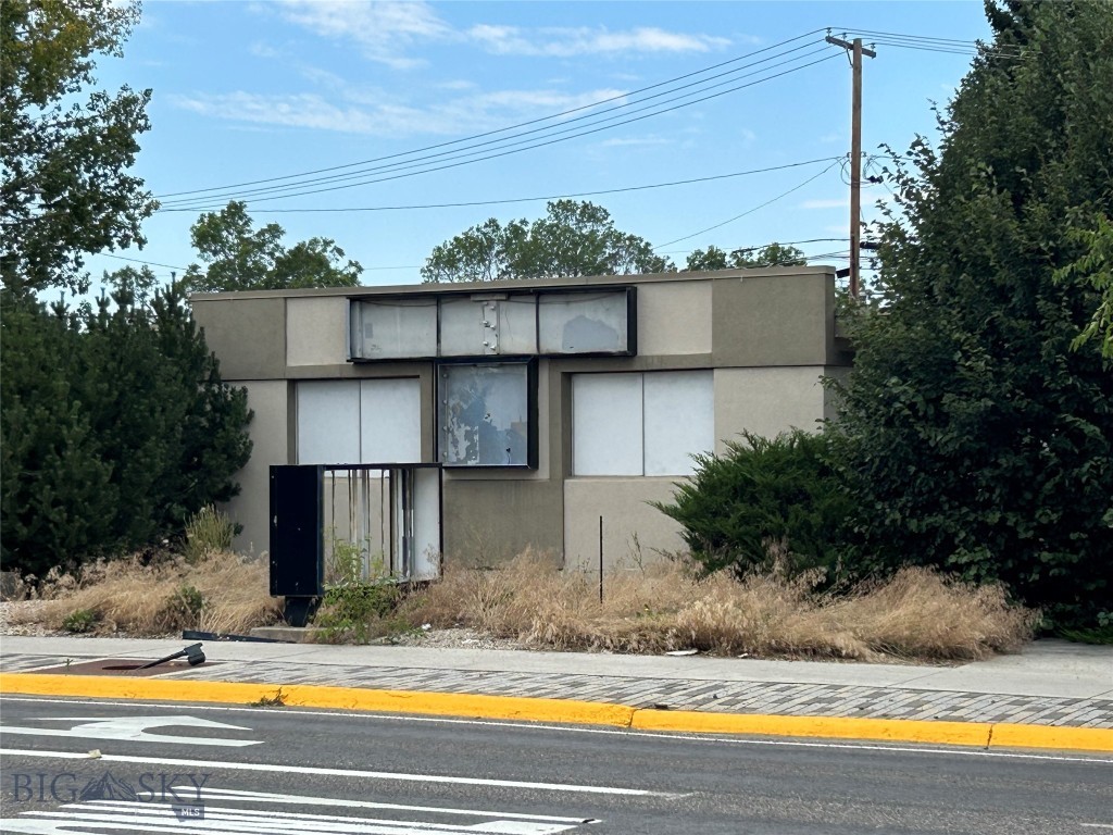 703 W Mendenhall