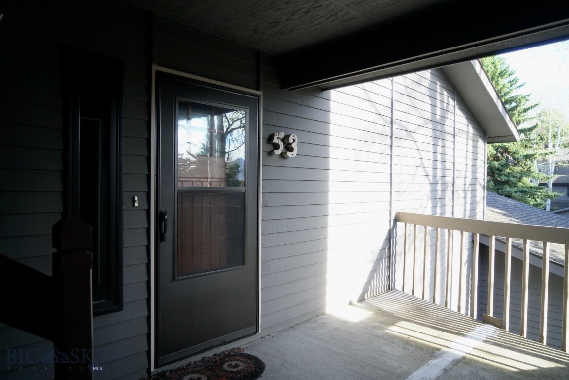 2200 W Dickerson 53