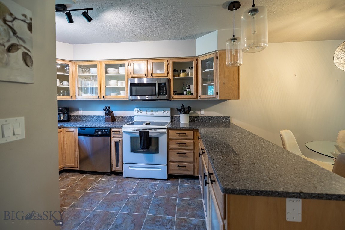 2200 W Dickerson 22