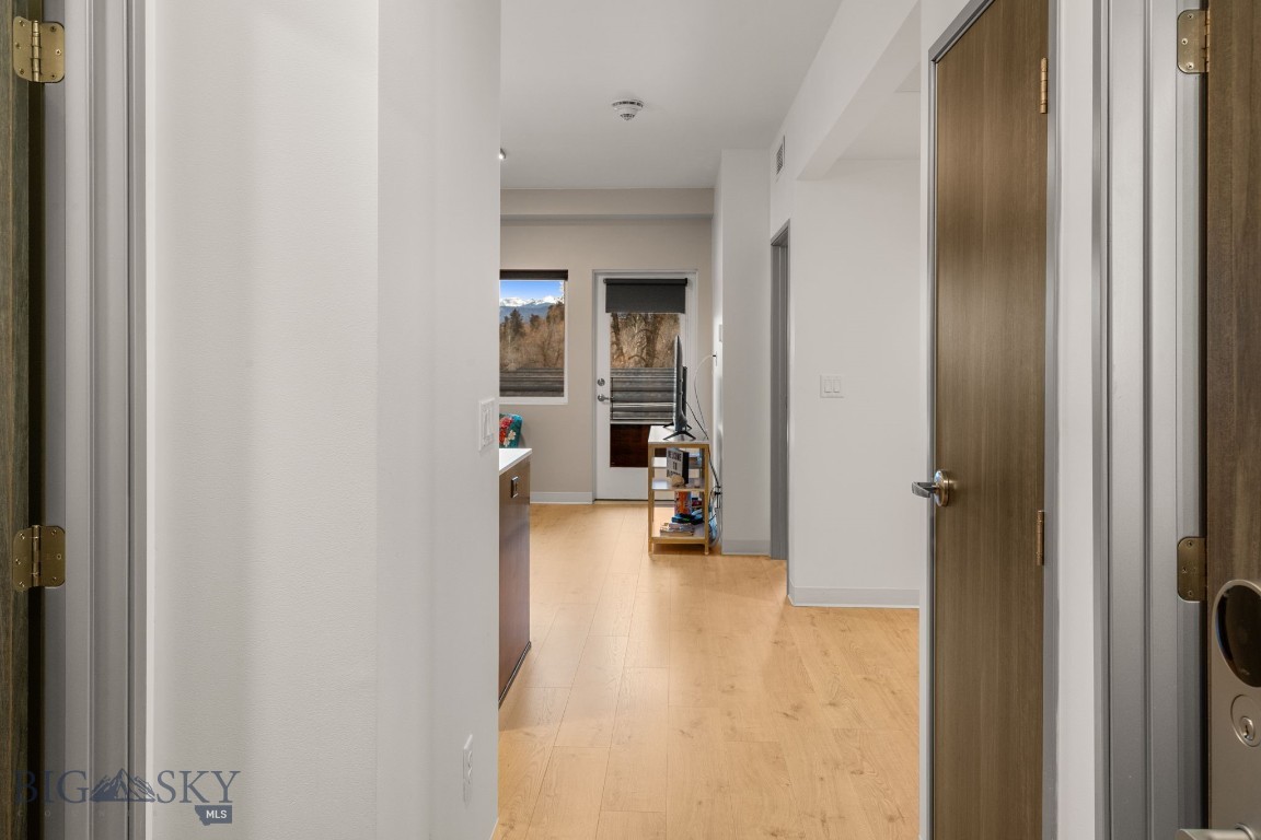 718 W Babcock Street 403