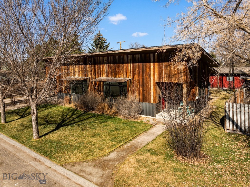 17/19 E Aspen Street