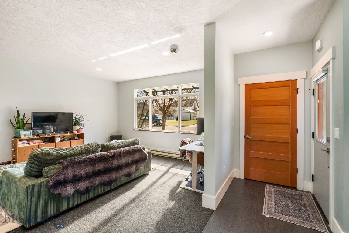 17/19 E Aspen Street