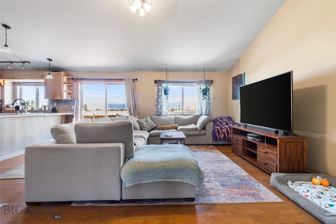 422 E River Rock Road