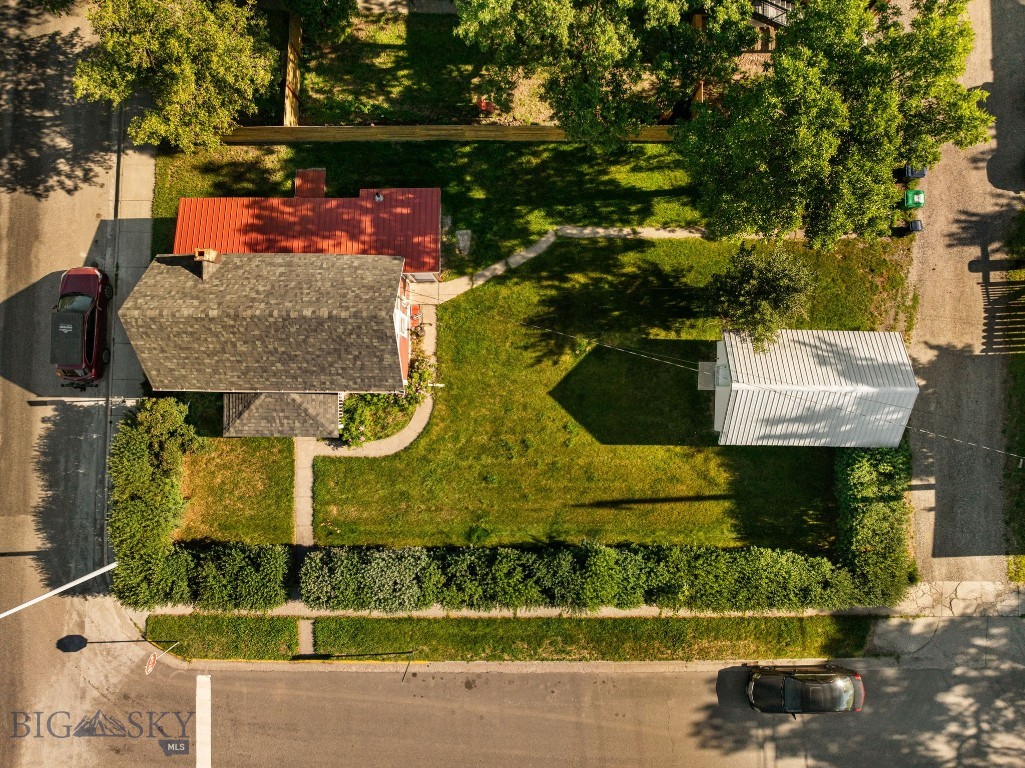 1017 W Curtiss