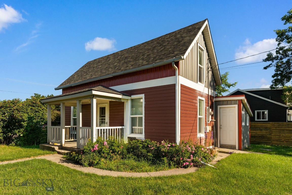 1017 W Curtiss