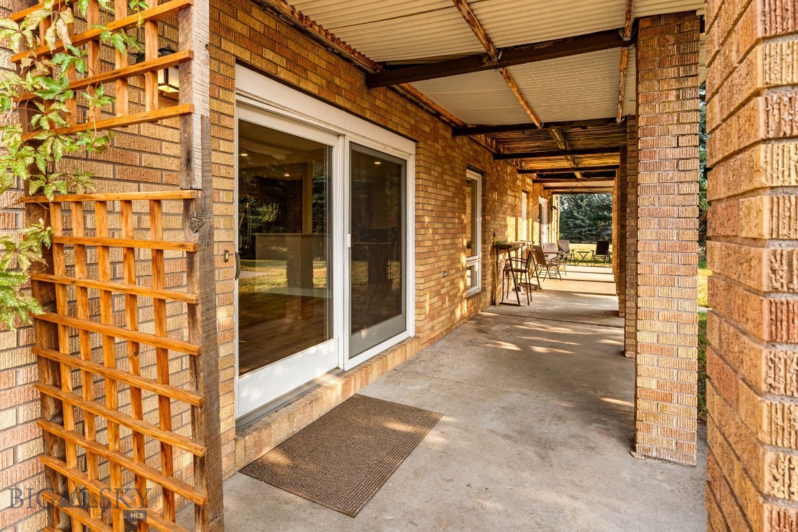 3100 Wagonwheel Road 1