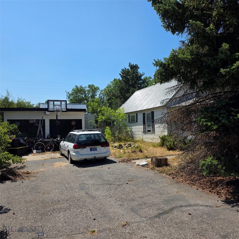 924 W Babcock Street
