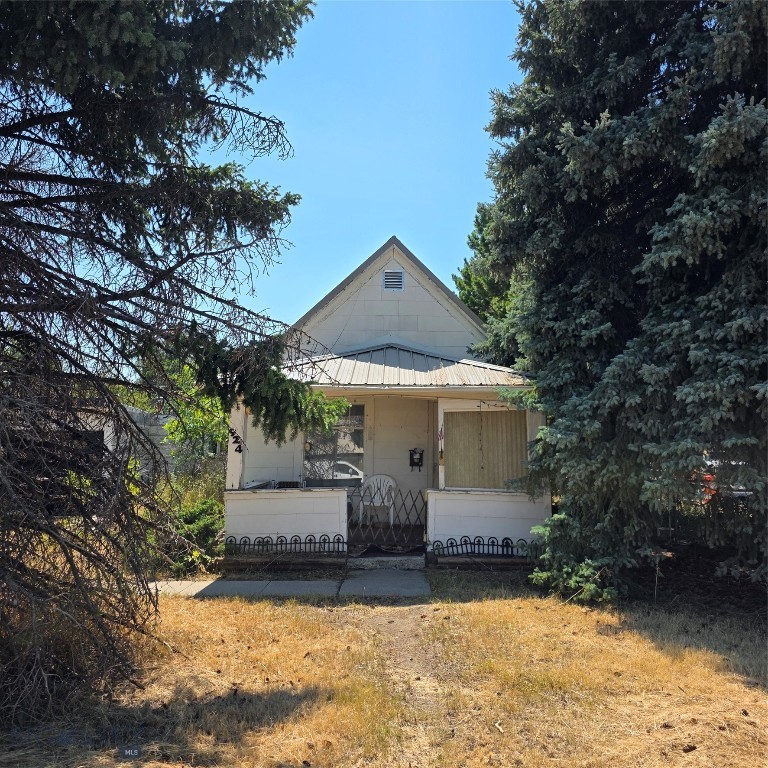 924 W Babcock Street