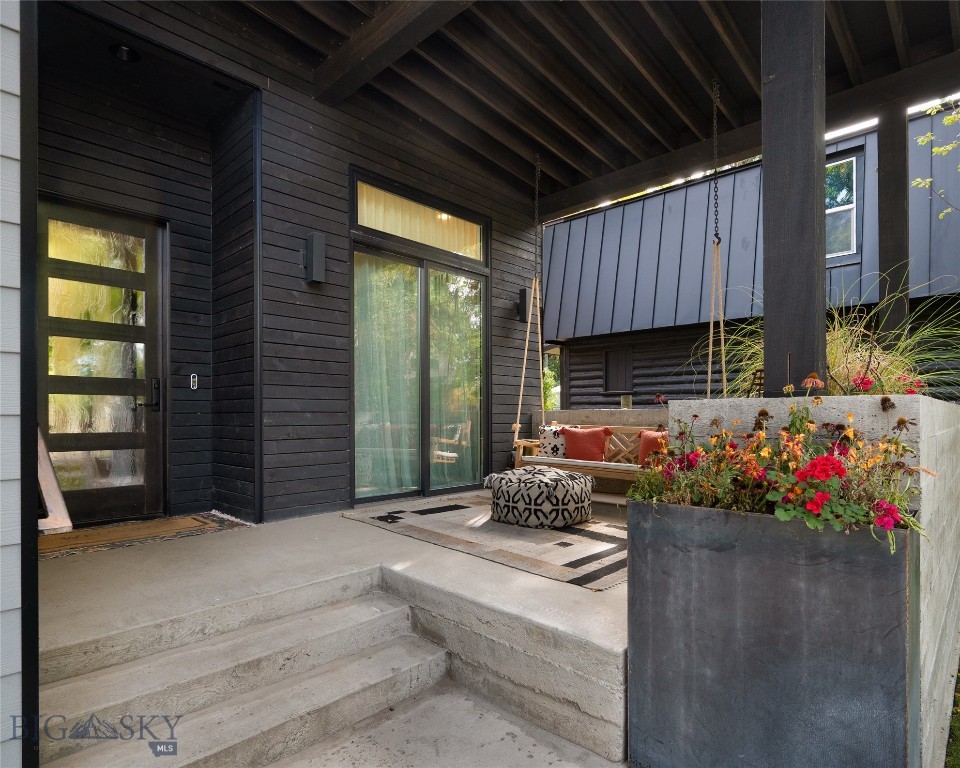 212 N Broadway Avenue