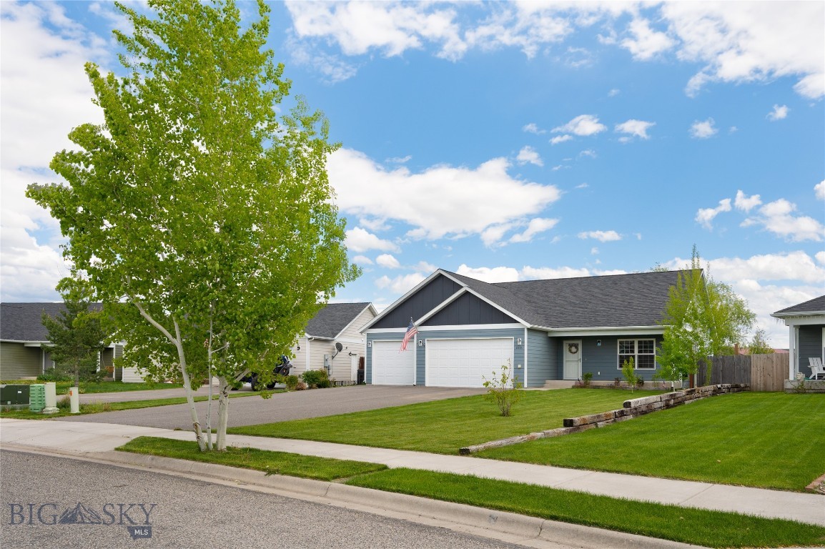 2206 Sturnella Lane, Belgrade