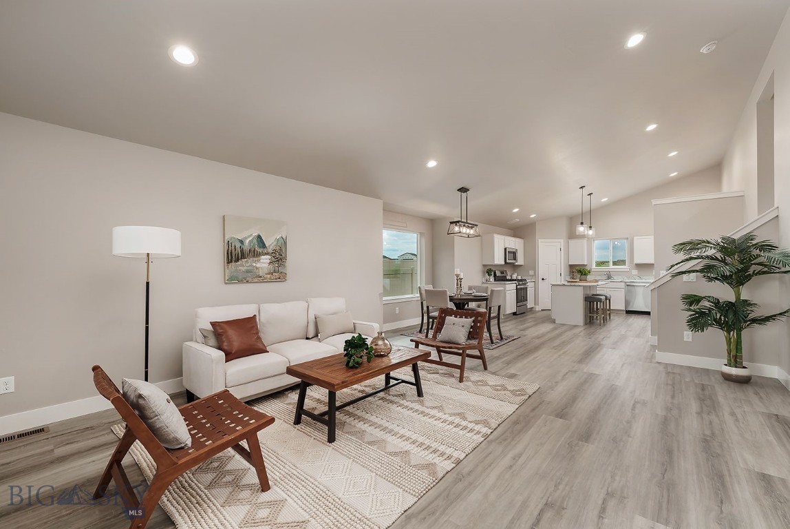 2204 Oriole Drive