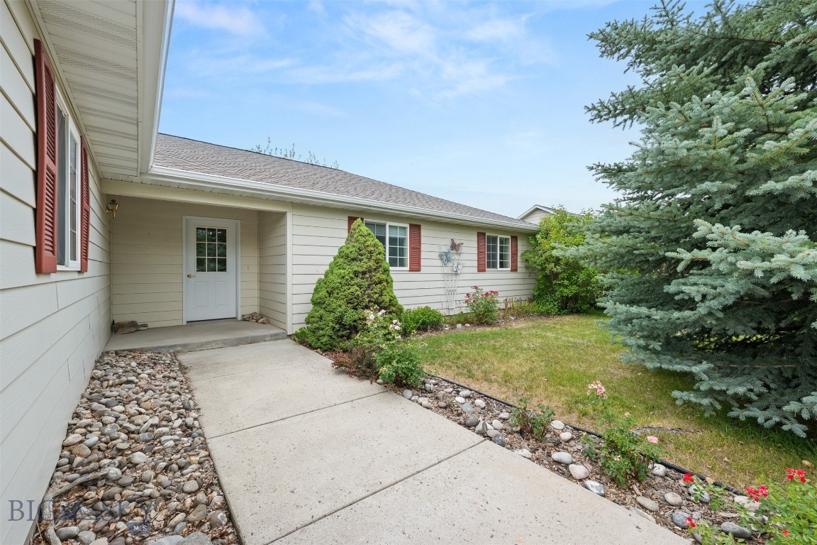 365 W River Rock Road