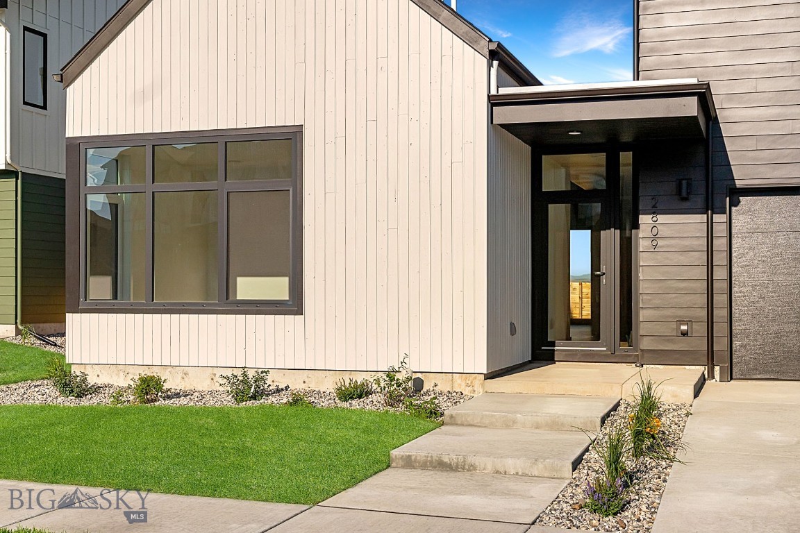 2809 S 30th Avenue