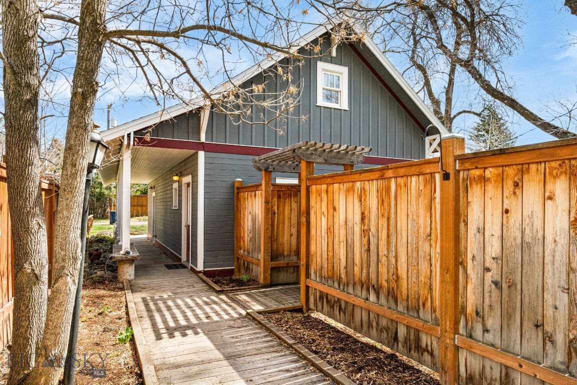 916 S Willson Avenue