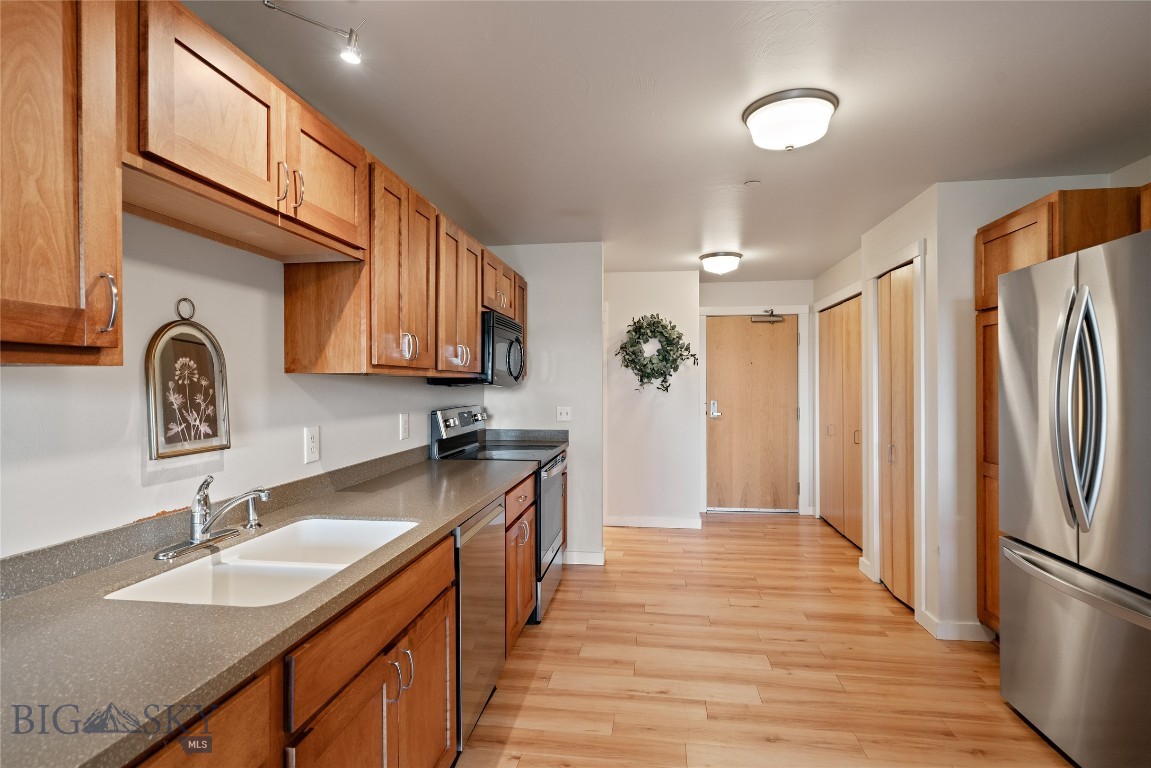 228 S Cottonwood Road 105