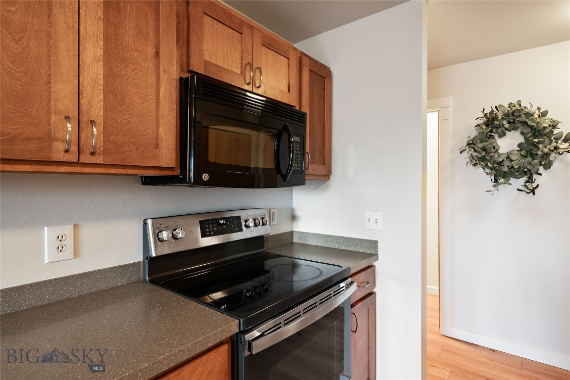 228 S Cottonwood Road 105