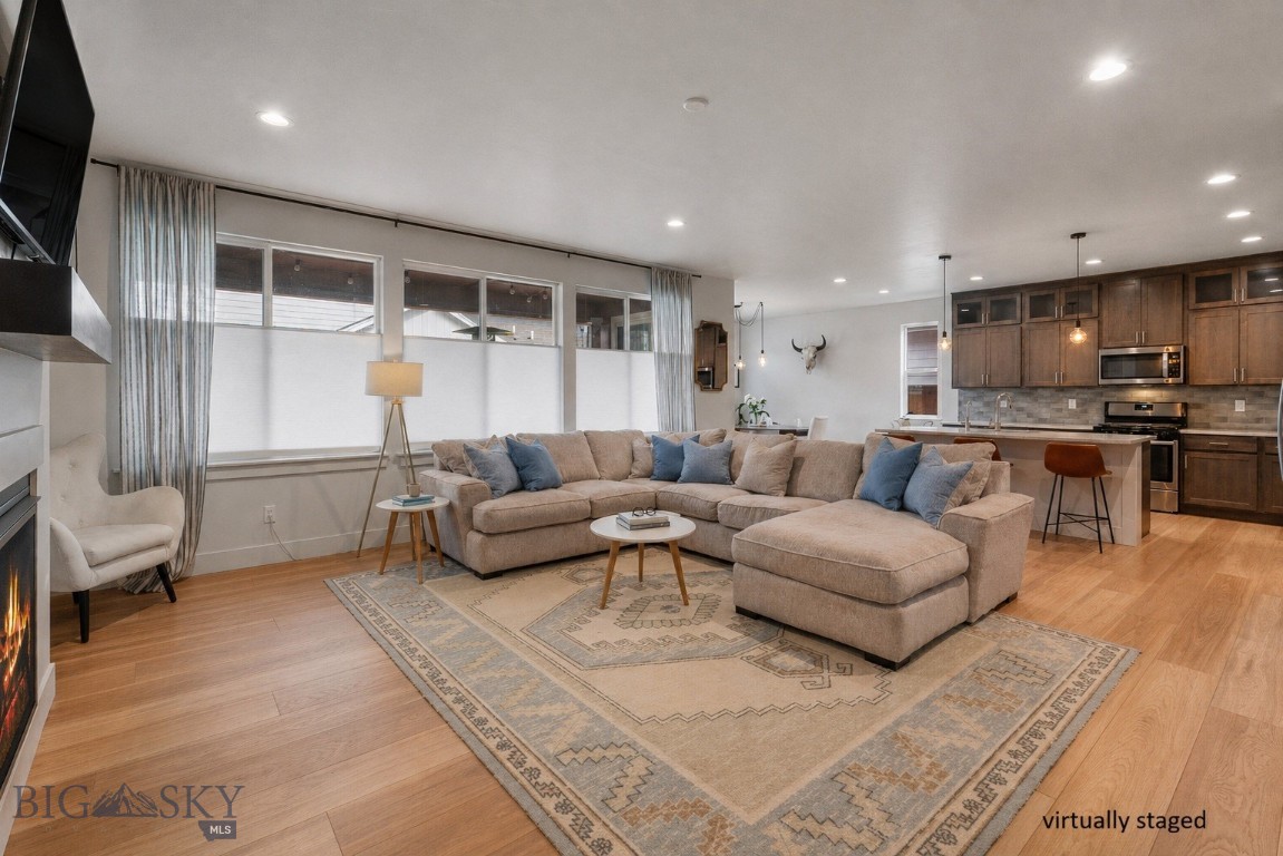 1704 Deadwood Loop