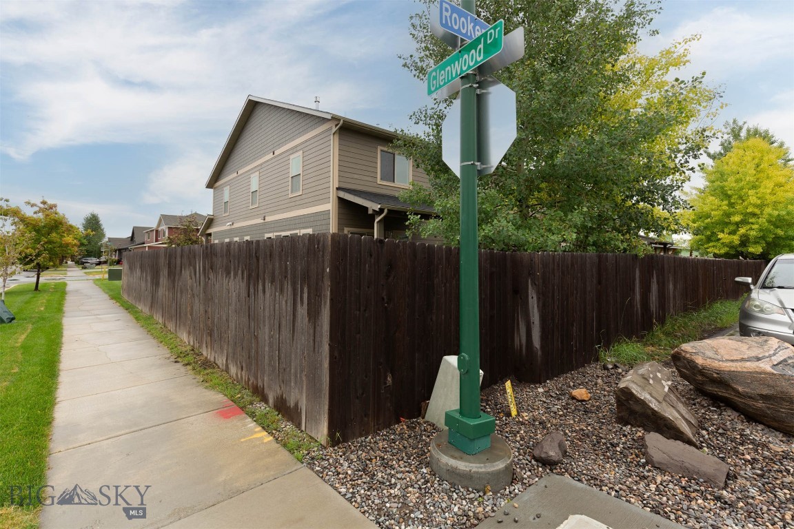 699 Rosa Way