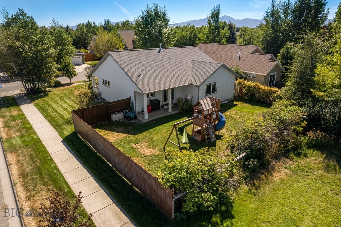 1235 Hunters Way