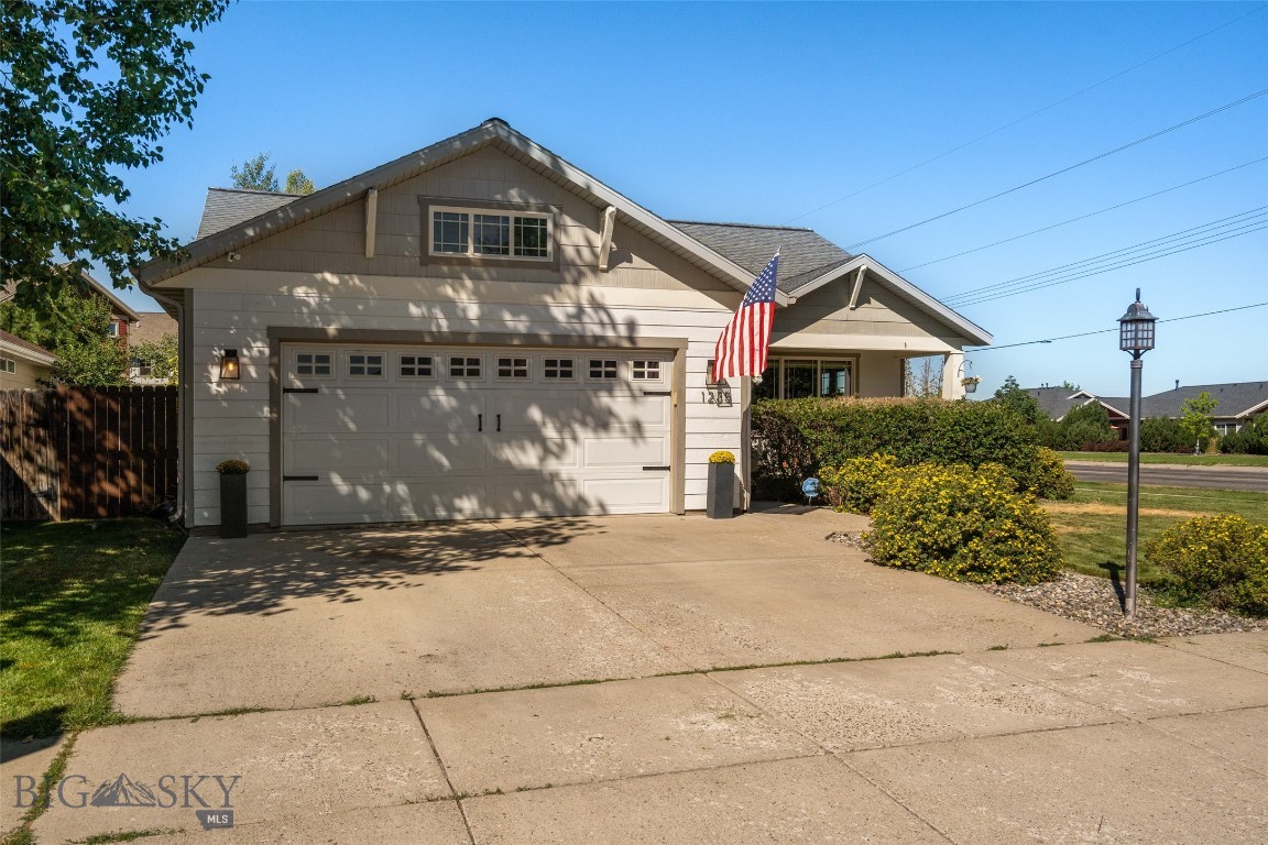 1235 Hunters Way