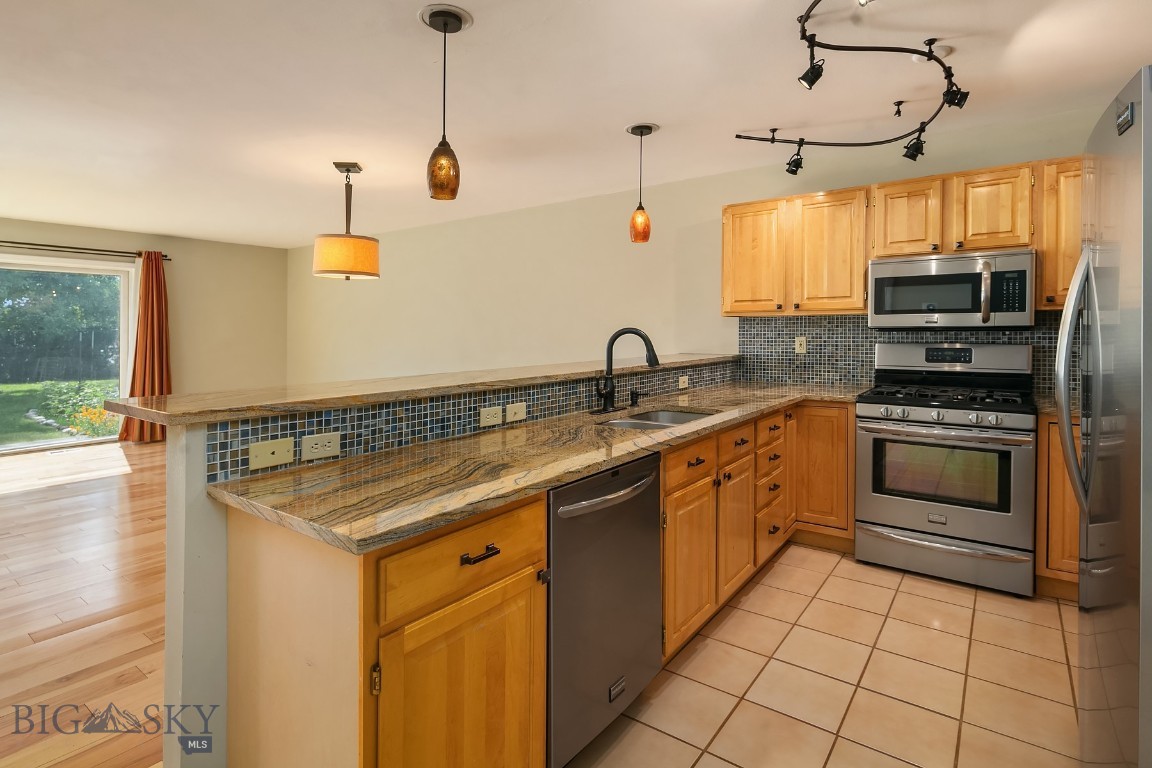 104 S Yellowstone Avenue 1
