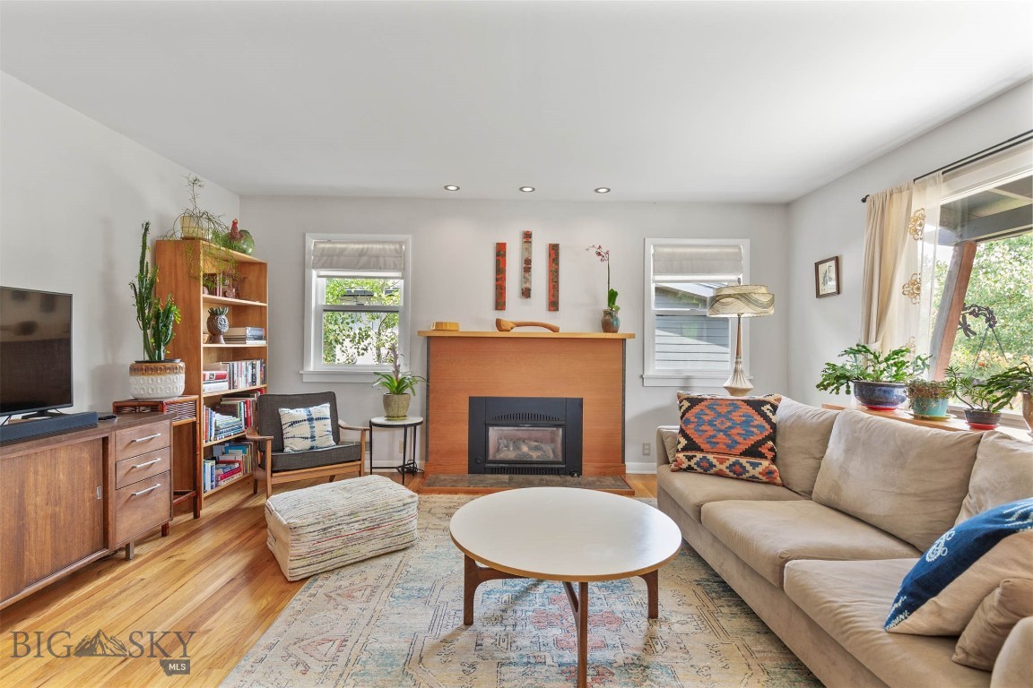 709 S 12th