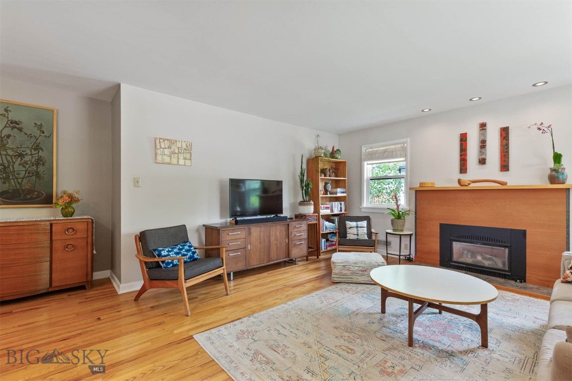 709 S 12th