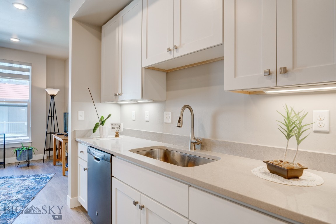 1295 Thomas Drive 203