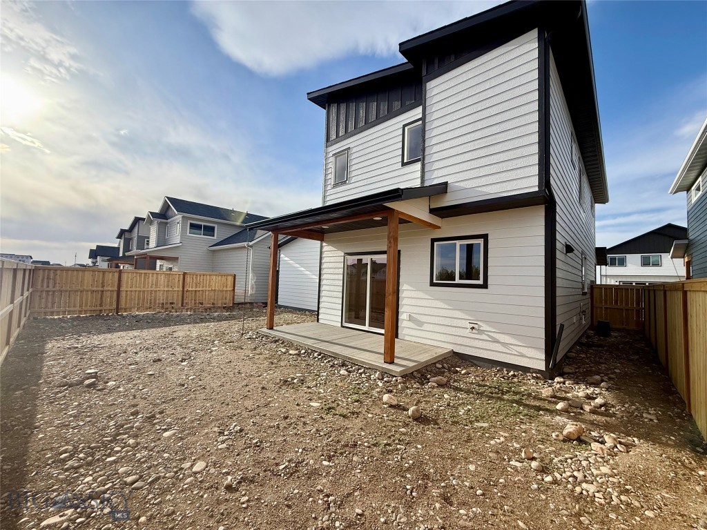 833 Accolade Loop