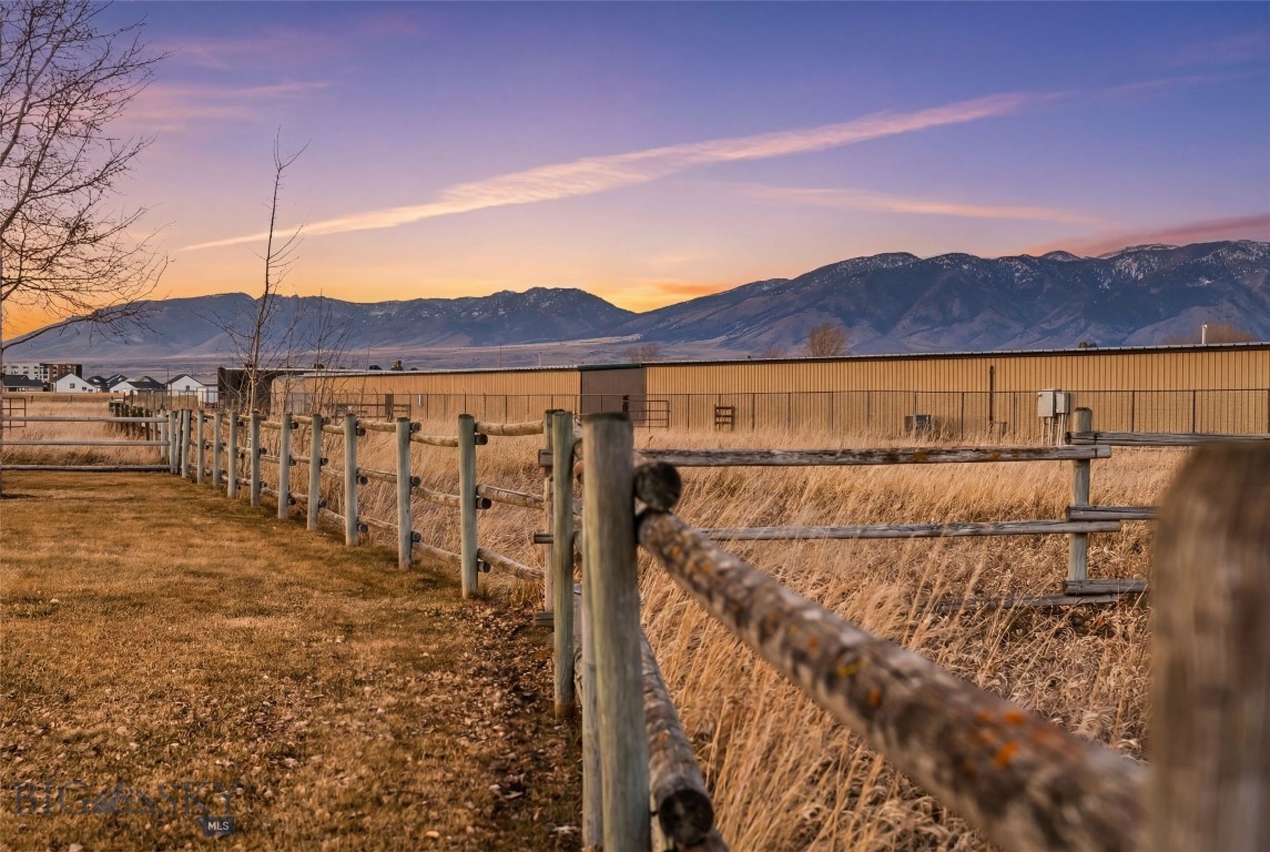 605 E Cameron Bridge