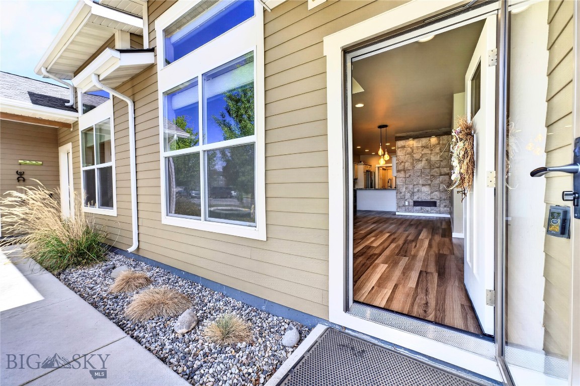 4832 Golden Gate B