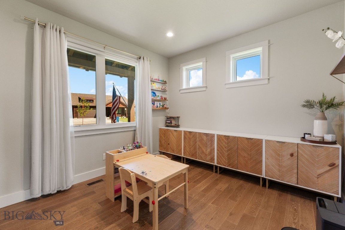 438 White Horse Loop