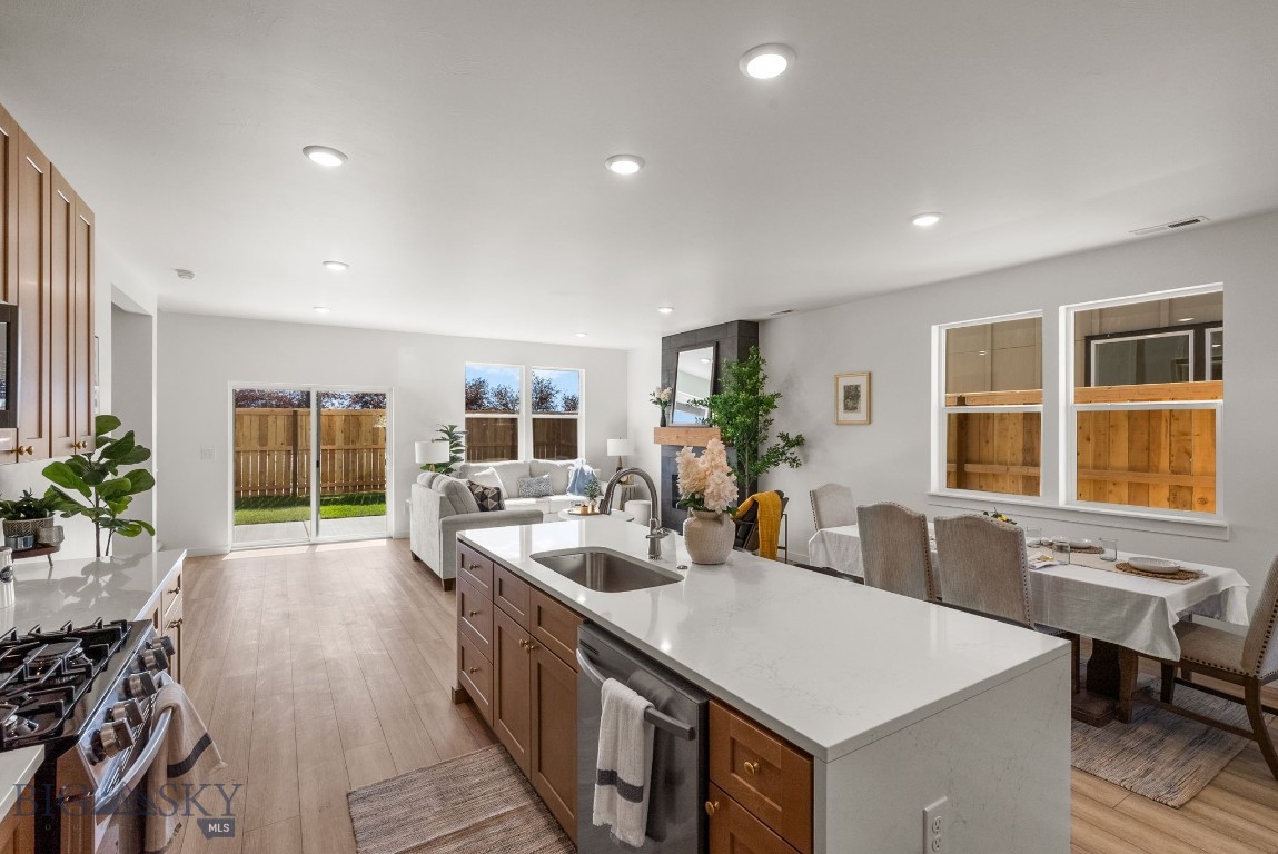 842 ACCOLADE Loop
