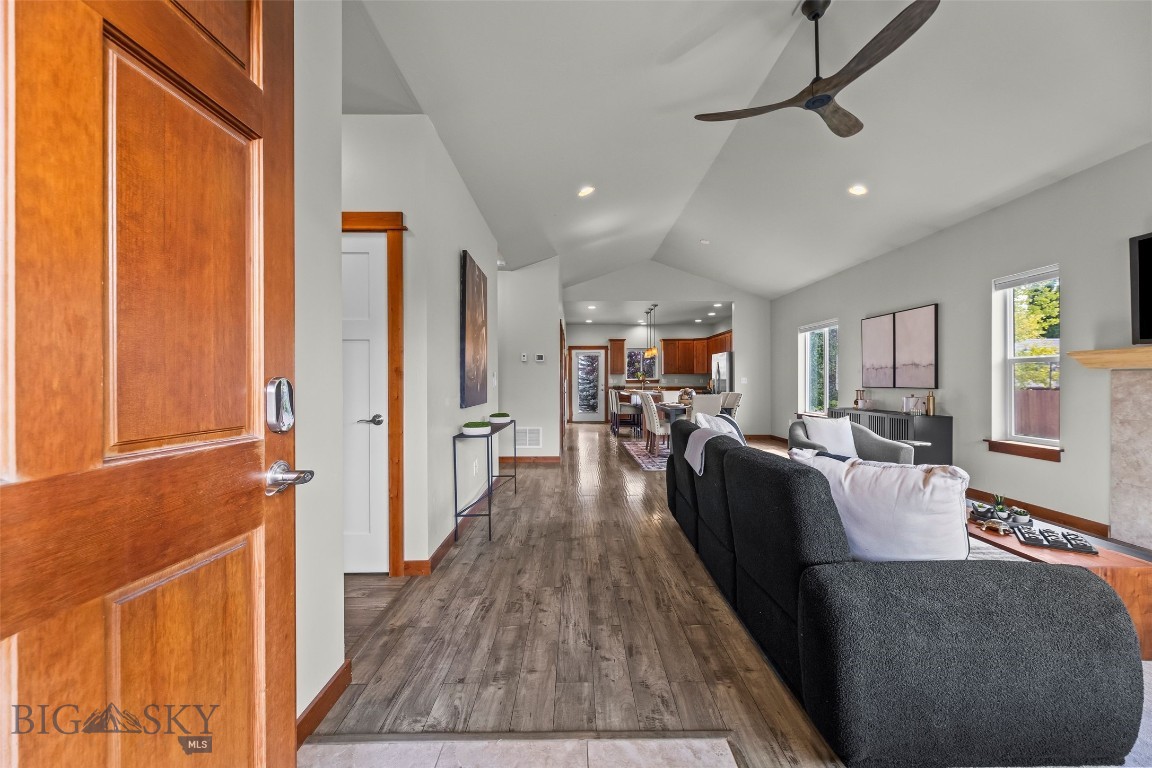 1290 Manzanita Drive