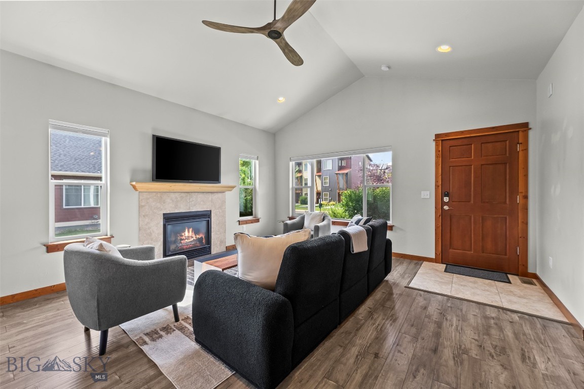 1290 Manzanita Drive