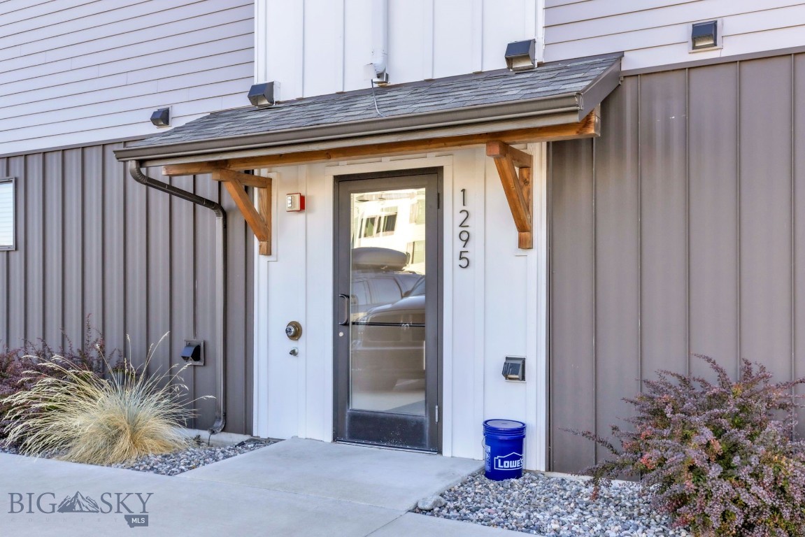 1295 Thomas Drive 204