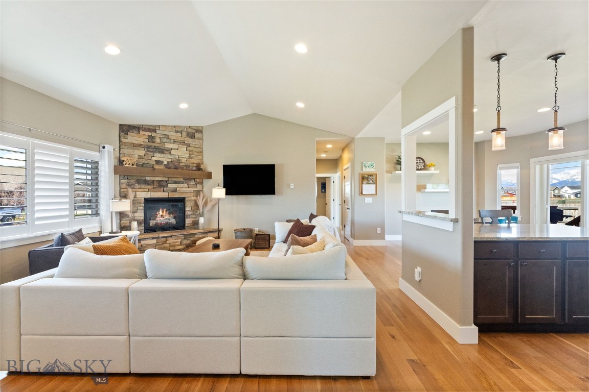 78 Falconers Way