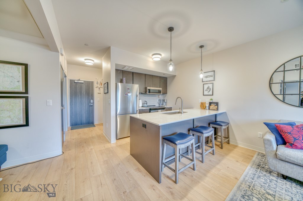 718 W Babcock Street 411